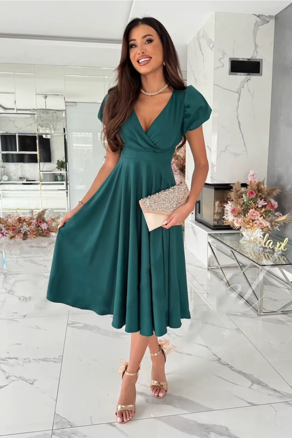 Anika - Elegant V-Neck Midi Dress