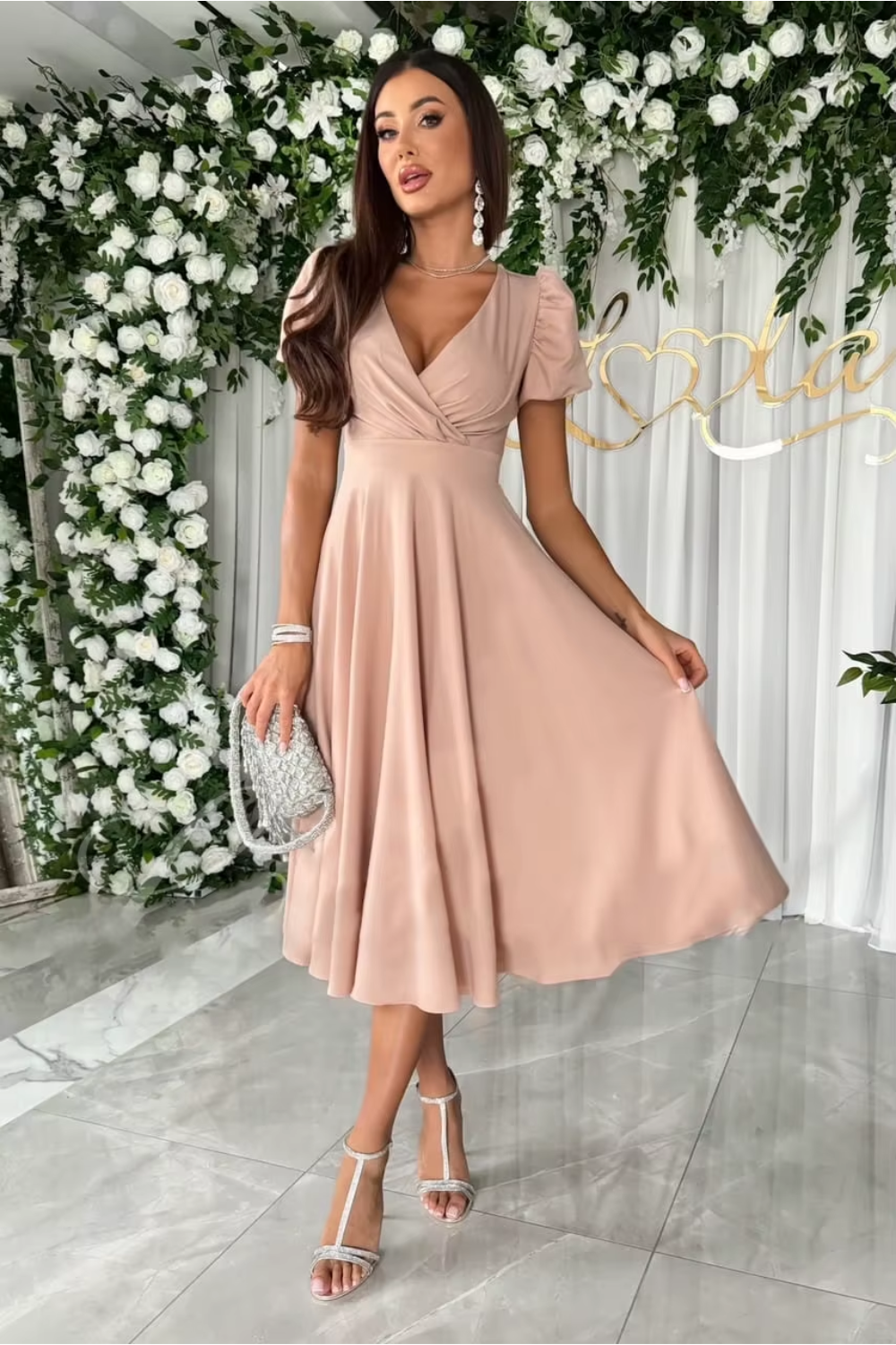 Anika - Elegant V-Neck Midi Dress